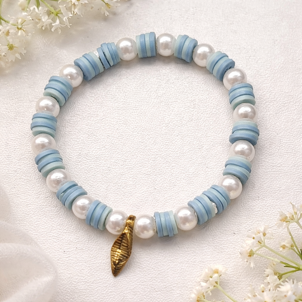 Blue pearled bracelet